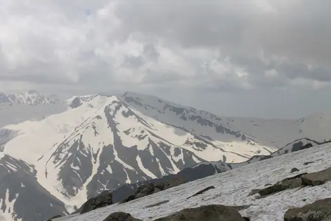 Snow Honeymoon in Gulmarg — Kashmir Tour Plan
