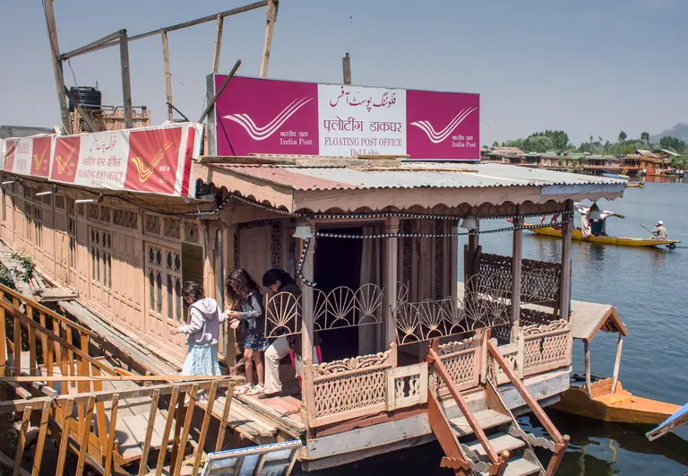 Floating vegetable market