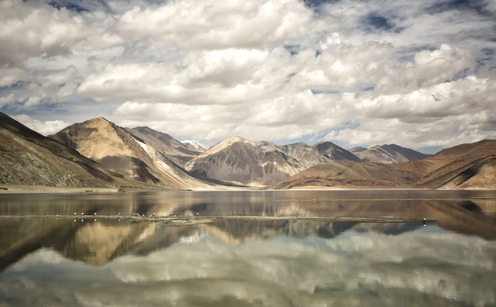 Lake Pangong (Pangong Tso) in Ladakh