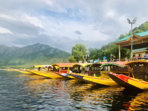 Srinagar & Gulmarg short break — Kashmir Tour Plan